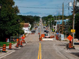 construction signs and detour 